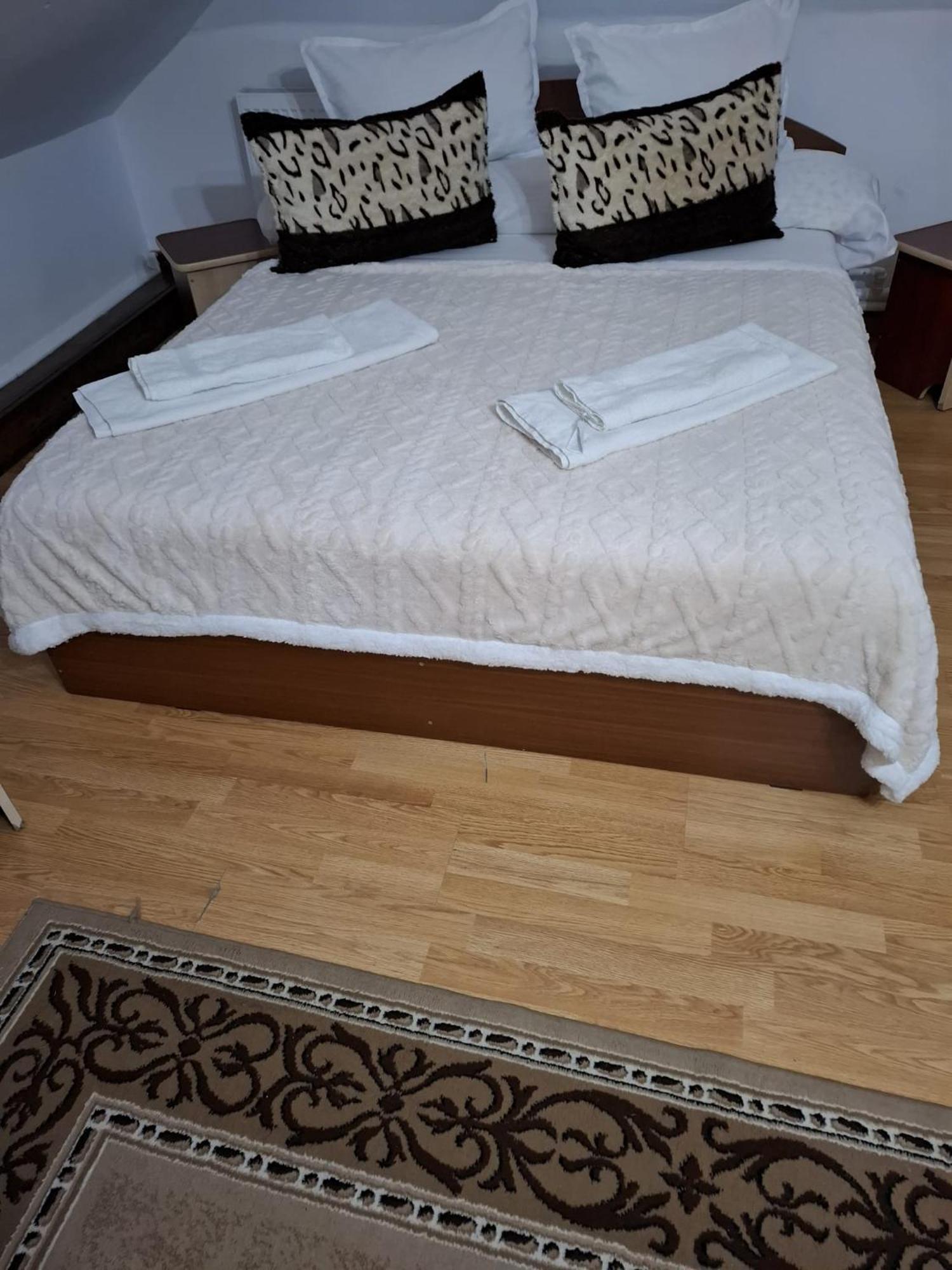 Casa Boiereasca Hotel Iasi Buitenkant foto